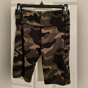 Athletic shorts Army pattern